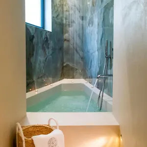 palazzo-paisiello-luxury-rooms.lecce-hotels.com/